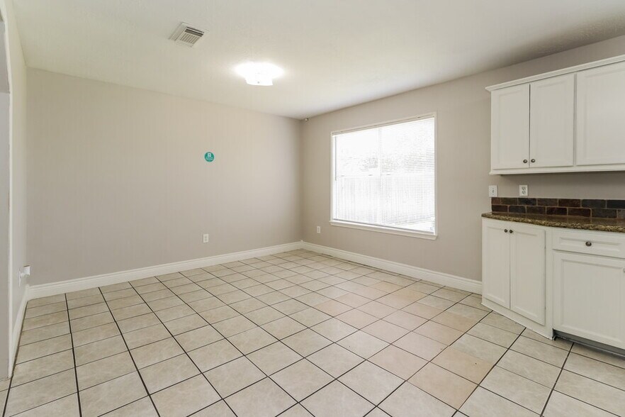 Building Photo - 3035 Cinnamon Glen Dr