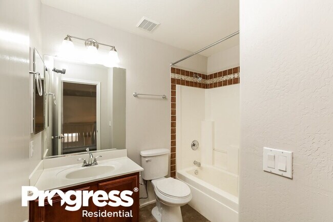 Building Photo - 5414 W Huntington Dr