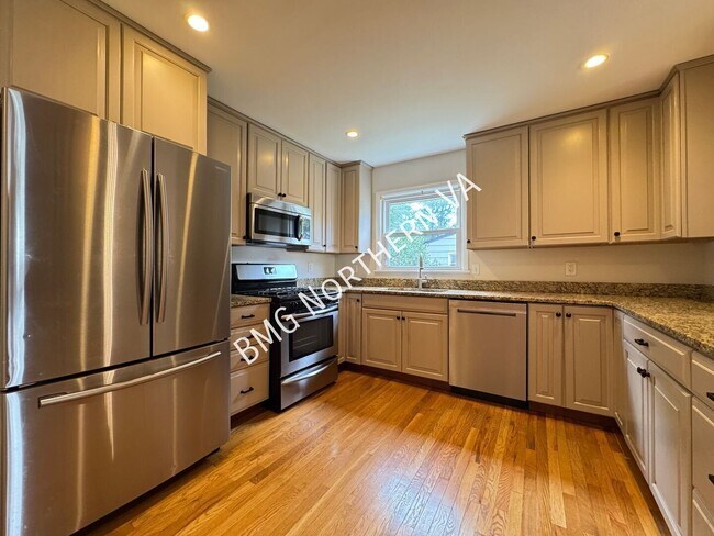 Building Photo - 1109 Hillcrest Dr SW