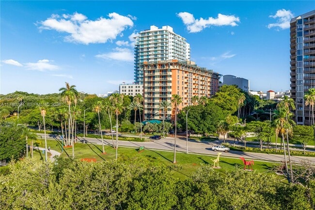 Building Photo - 2951 S Bayshore Dr