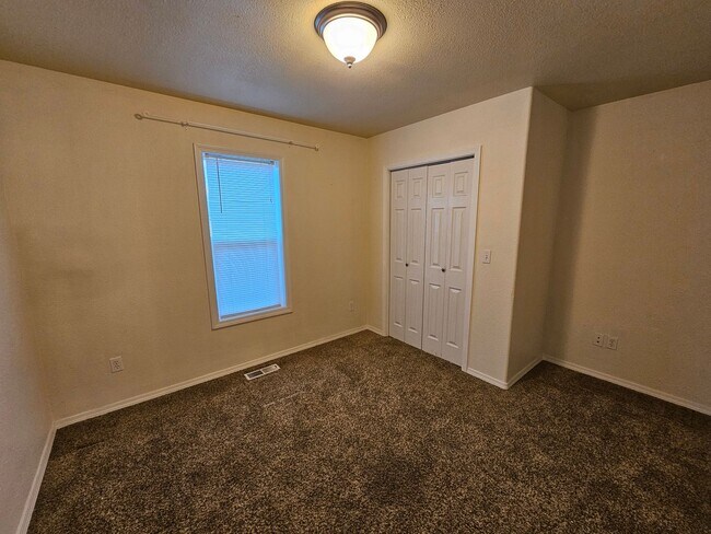 Building Photo - 1005 X Ave