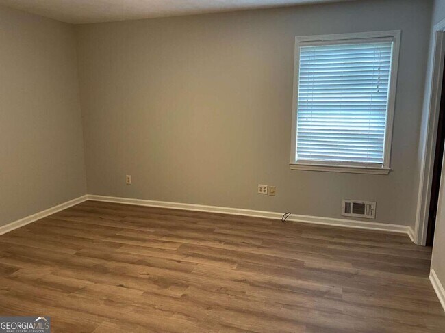 Building Photo - 119 Sawnee Dr