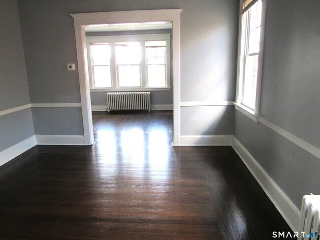 Building Photo - 116 Elm St
