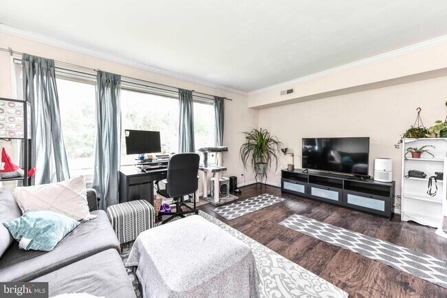 Building Photo - 10570 Main St