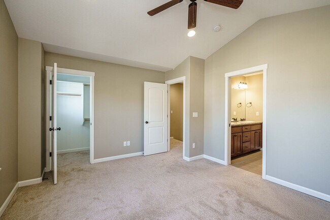 Building Photo - Beautiful Single-Level Home | 3 Bed, 2.5 B...