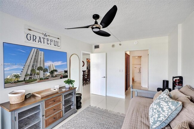 Building Photo - 20515 E Country Club Dr