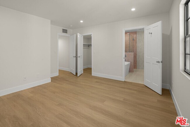 Building Photo - 11759 Gateway Blvd