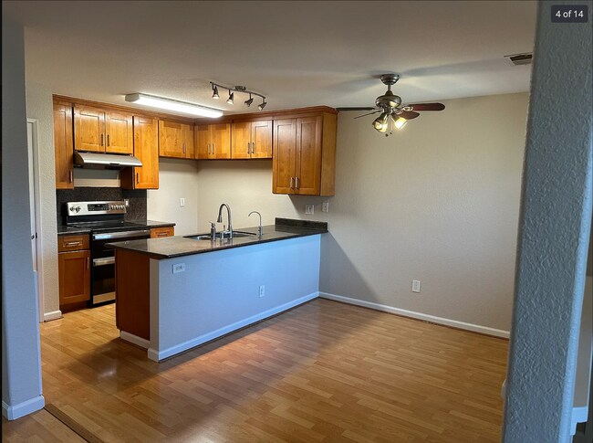 Building Photo - 165 Shaniko Common