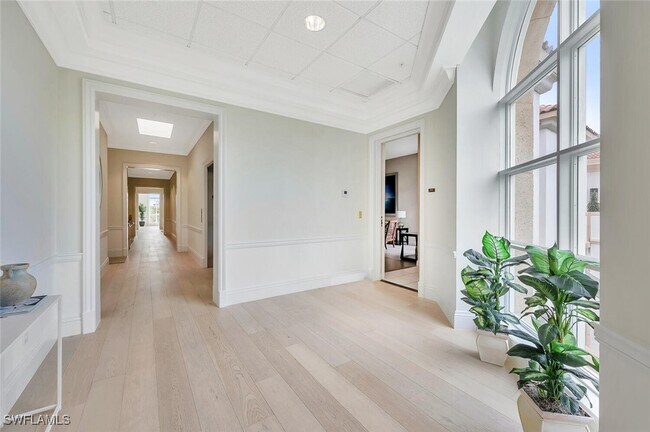 Building Photo - 375 5th Ave S