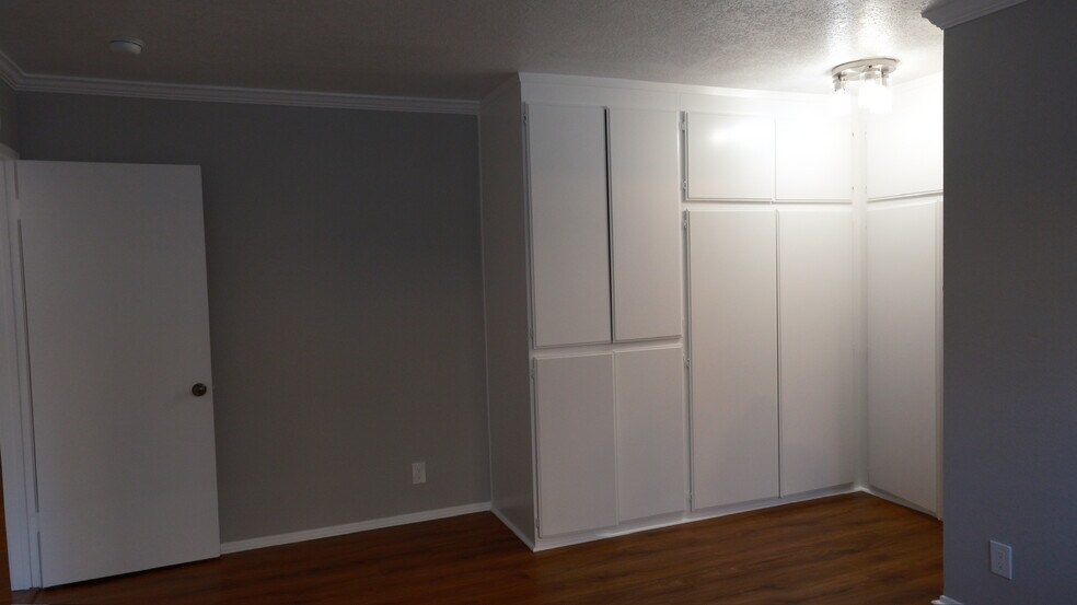 Building Photo - 18555 Collins St