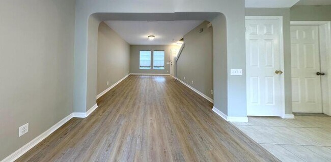 Building Photo - 8006 Thoroughbred Loop