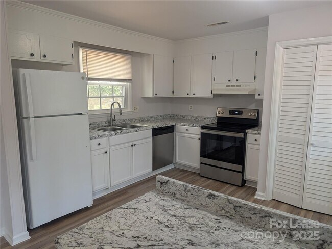 Building Photo - 6542 Rosecran Dr