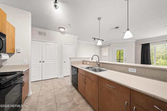 Building Photo - 8290 Park Way