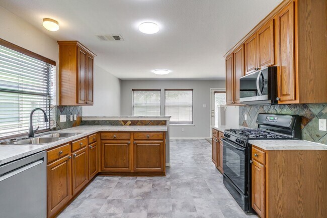 Building Photo - 2875 Grandview Dr
