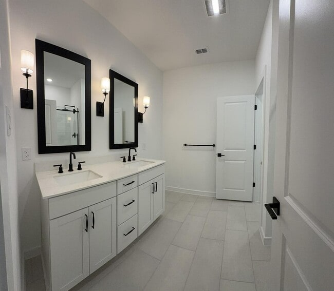 Building Photo - 4723 Bay Vista Dr