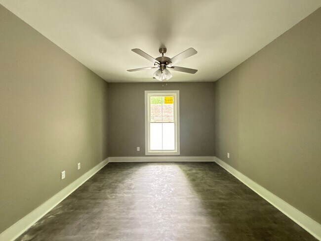 Building Photo - 1344 Park St