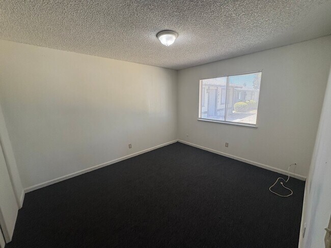 Building Photo - 2096