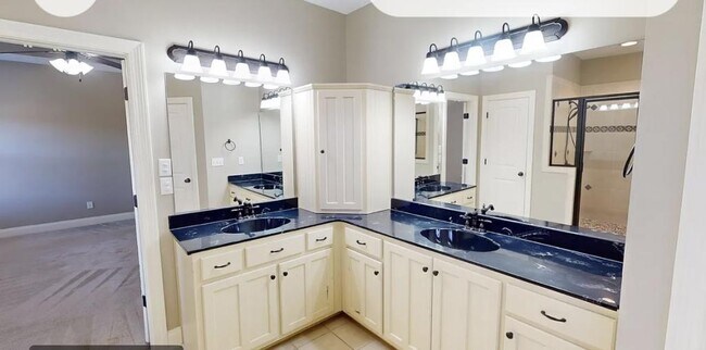 Building Photo - 763 Fairway Pointe Cove W