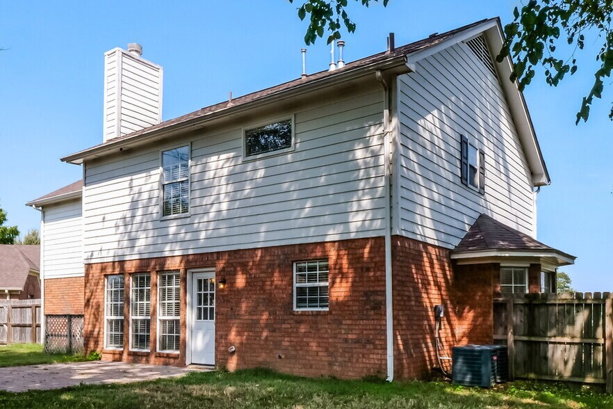 Building Photo - 6671 Hidden Fern Ln E