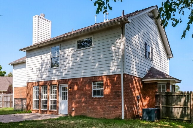 Building Photo - 6671 Hidden Fern Ln E