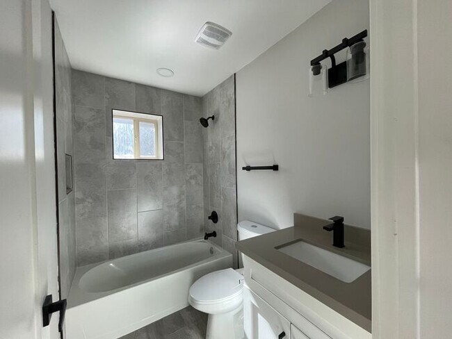 Building Photo - Newly Remodeled 1 Bedroom at end of culdesac, private gate