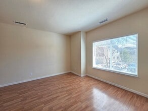 Building Photo - 2 Bedroom 2.5 Bath Close to UNR!