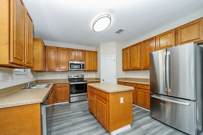 Building Photo - 731 E Red House Branch Rd