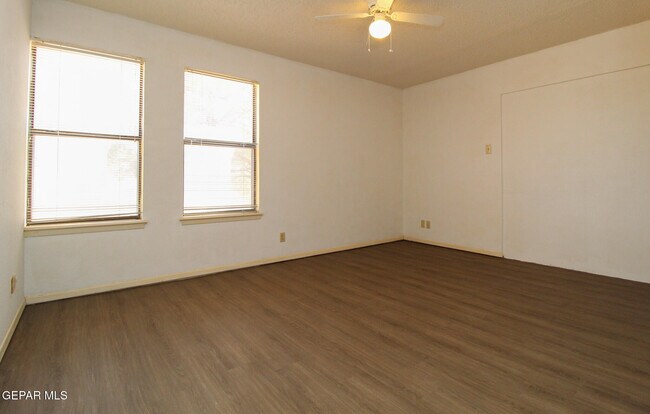 Building Photo - 7465 Stoney Hill Dr