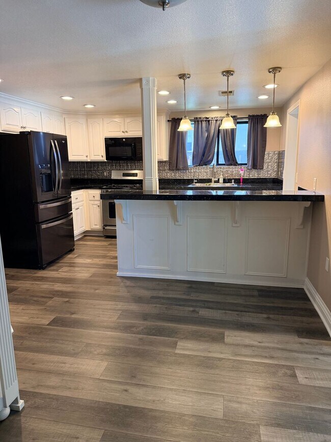 Building Photo - 4 Bedroom Pool House for rent in South Temecula