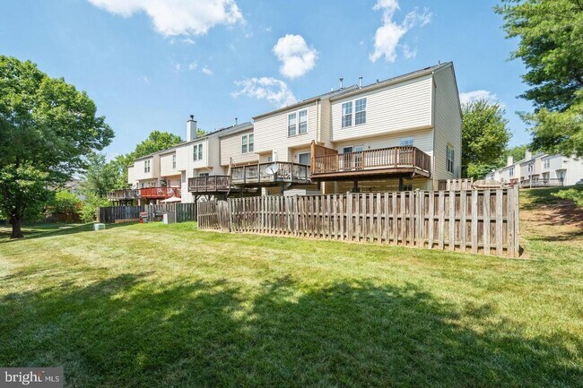 Building Photo - Amazing, updated end unit townhome backing to trees and open common area in Centre Ridge neighbor...