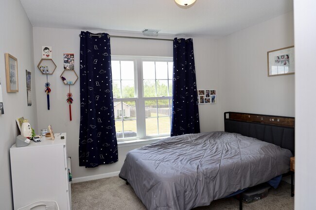 Building Photo - 418 Huntington Dr