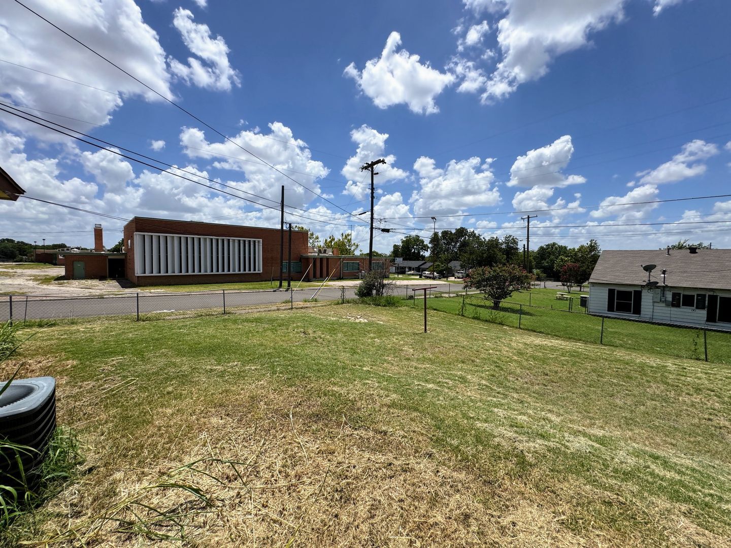 Building Photo - 804-804 Williamson Dr