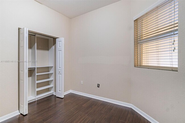 Building Photo - 8800 NW 107 Ct