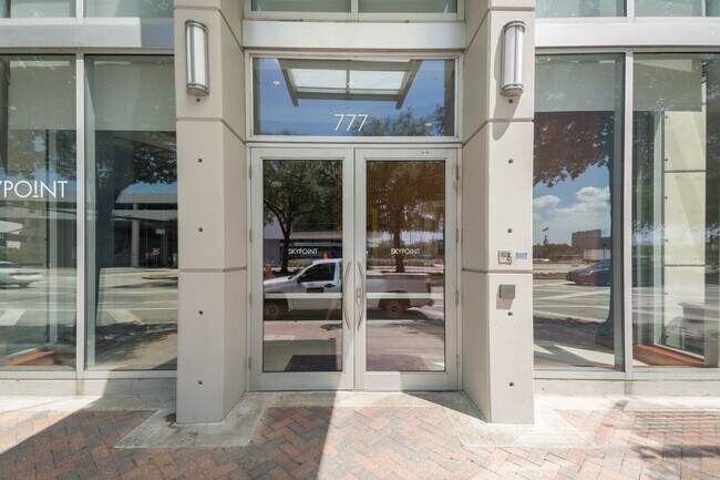 Building Photo - 777 N Ashley Dr