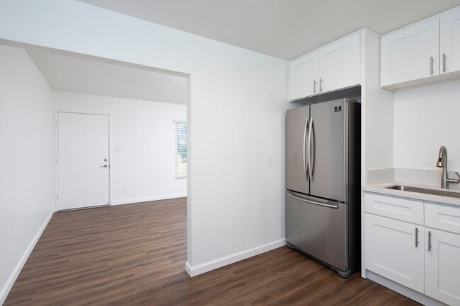 Building Photo - *MOVE-IN SPECIAL!* North Park 2 BR with Parking and WASHER/DRYER!