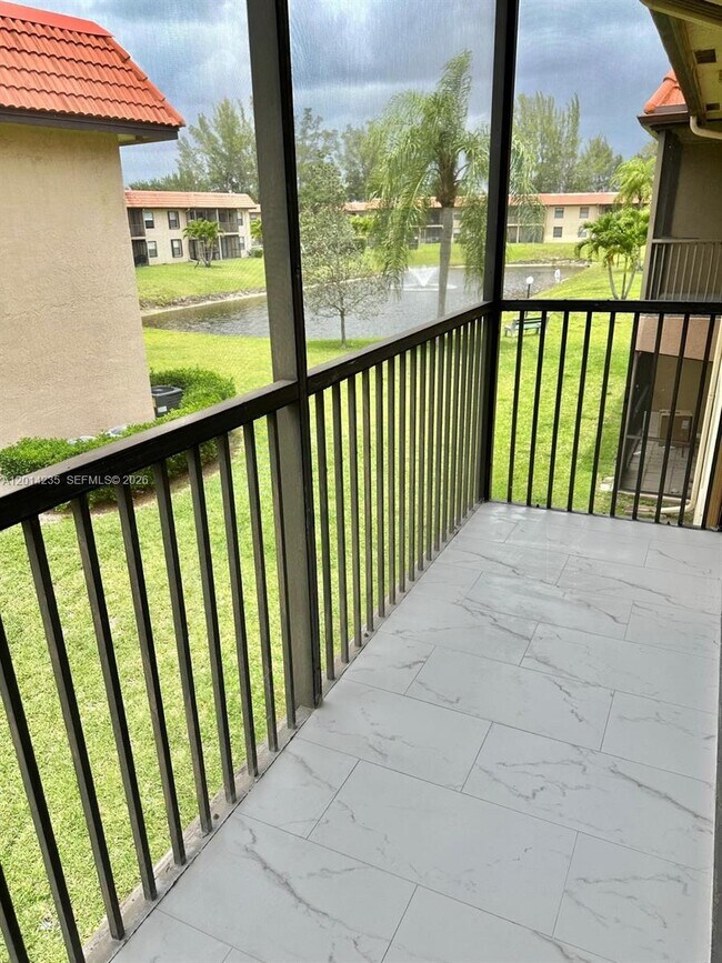 Building Photo - 21911 Lake Forest Cir