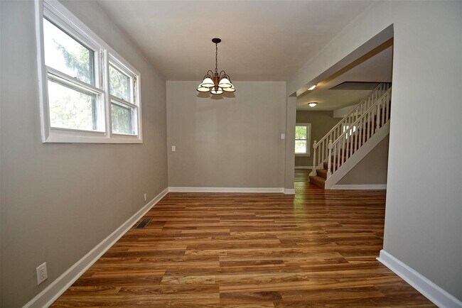 Building Photo - 20 E Eureka Dr