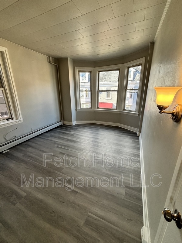 Building Photo - 818 Church St