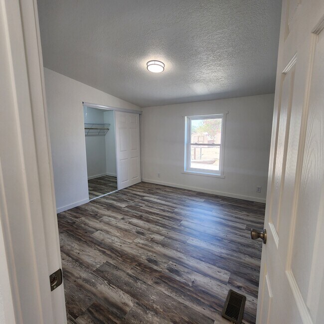 Building Photo - 21533 W Laura St