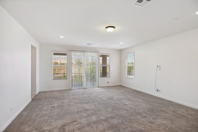 Building Photo - Stunning 5 Bed, 4 Full Baths And 2 Half Ba...