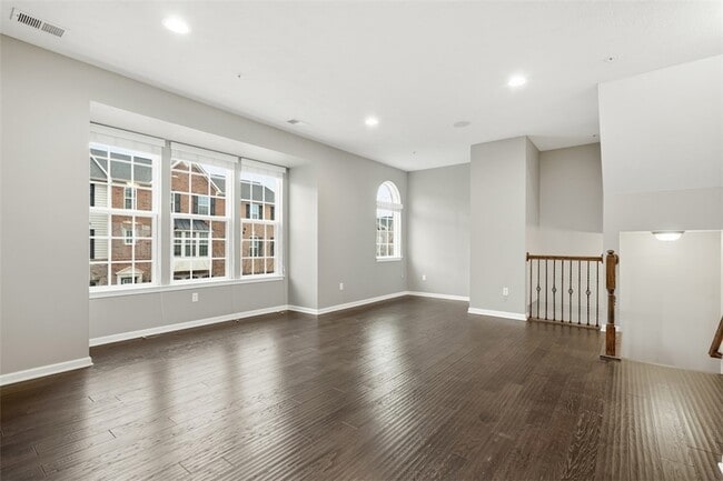 Building Photo - 1204 Pointe View Dr