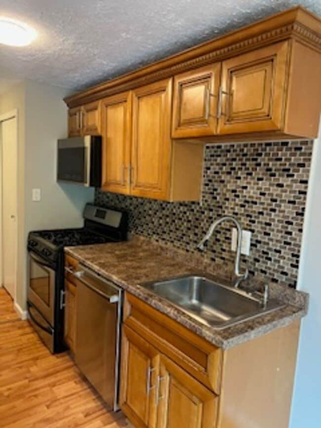 Building Photo - 2 Bedroom Condo in Chagrin Falls