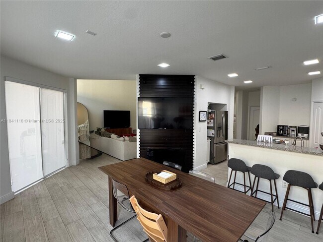 Building Photo - 5444 NW 112th Pl