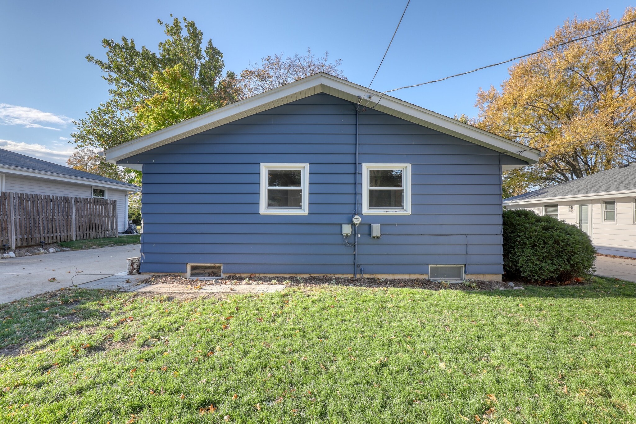 garage - 11918 W Dearbourn Ave