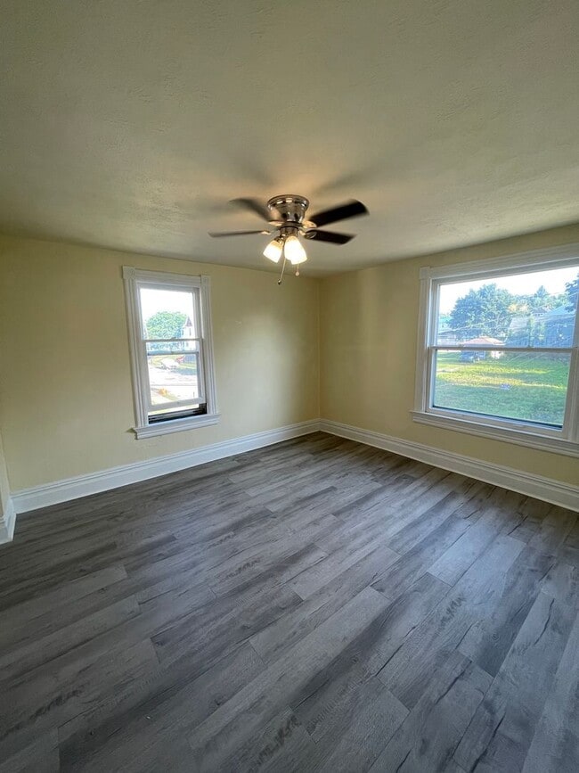 Building Photo - Beautifully renovated 3 bedroom home in Ne...