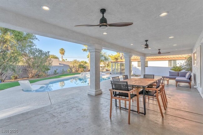 Building Photo - 2868 Vista Del Sol Ave