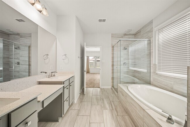 Building Photo - 8930 Emerald Cane Dr