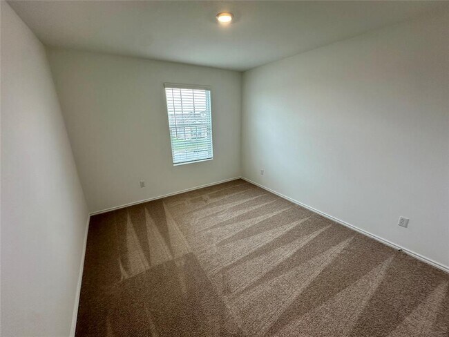 Building Photo - 610 Waterway Ave