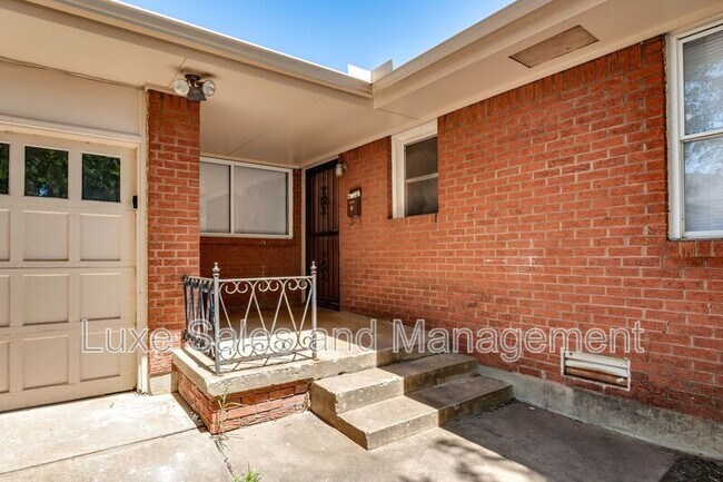 Building Photo - 3516 Mt Pleasant Dr