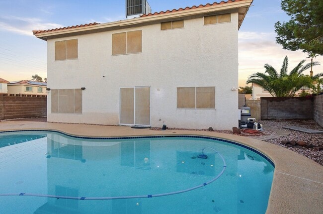 Building Photo - Beautiful 4 Bedroom Home with a Pool in Whitney Ranch!